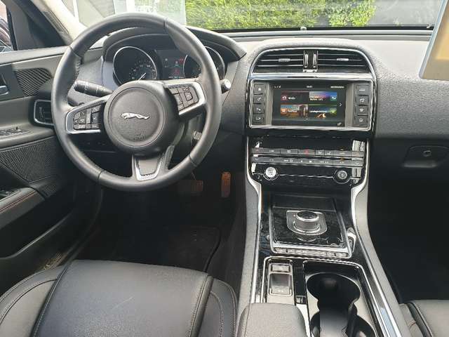 Jaguar XE Te Koop